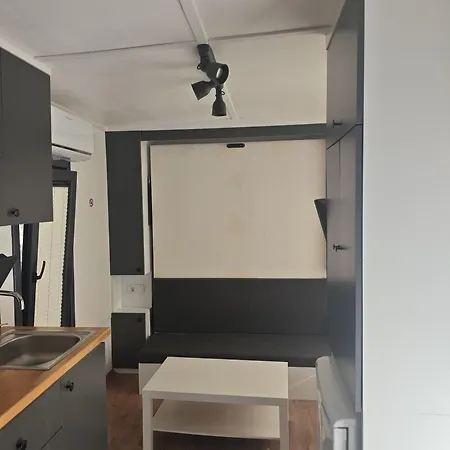 キャンプ場 Tiny Mini House ダラマン